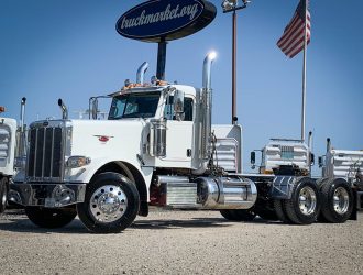 2015 PETERBILT 389 DAYCAB 260574