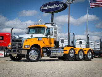 2012 MACK GU713 TRI AXLE DAYCAB 011755