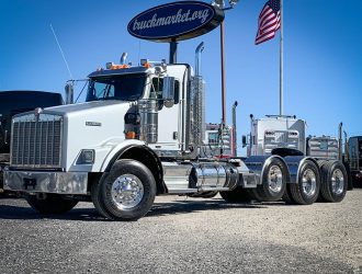 2013 KENWORTH T800W TRI AXLE DAYCAB 354270