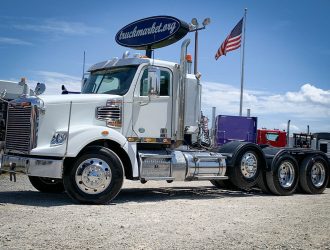 2014 FREIGHTLINER CORONADO TRI AXLE DAYCAB FY8469