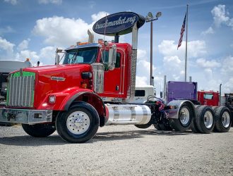 2010 KENWORTH T800W TRI AXLE DAYCAB 262428