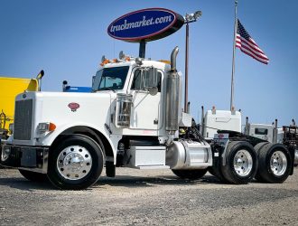 2003 PETERBILT 379 DAYCAB 589144DC
