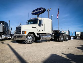 2012 MACK CHU613 SLEEPER 008000