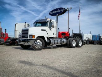 2013 MACK CH613 DAYCAB 013670