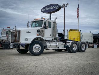 2004 KENWORTH T800W DAYCAB 051776