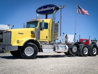 2009 KENWORTH T800W TRI AXLE DAYCAB 242489
