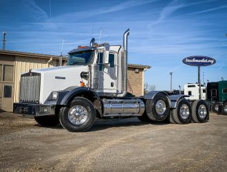 2016 KENWORTH T800W TRI AXLE DAYCAB 478914