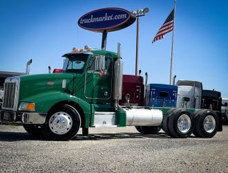 2000 PETERBILT 377 DAYCAB 517580