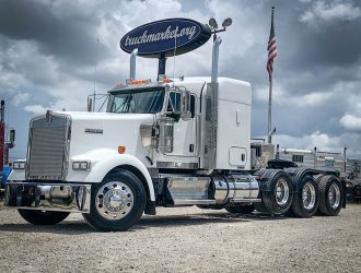 2014 KENWORTH W900L TRI AXLE SLEEPER 393336