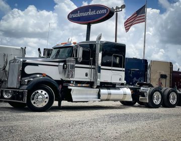 2011 Kenworth W900l Sleeper 281545