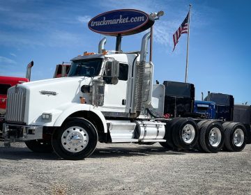 2008 Kenworth T800 Tri Axle Daycab 209602