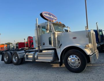 2018 Peterbilt 389 Daycab 468011