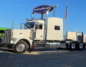 2018 Peterbilt 389 Sleeper 484361