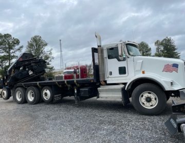 2010 Kenworth T800 Tri Axle Flatbed Crane Truck 273171