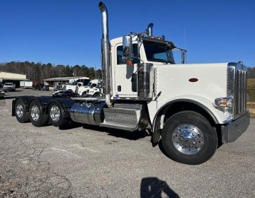 2018 Peterbilt 389 Tri Axle Daycab 476343