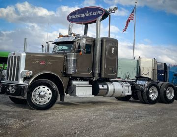 2017 Peterbilt 389 Sleeper 441118