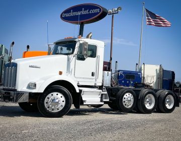 2011 Kenworth T800 Tri Axle Daycab 281584