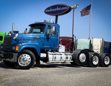 2012 Mack Chu613 Tri Axle Daycab 009978
