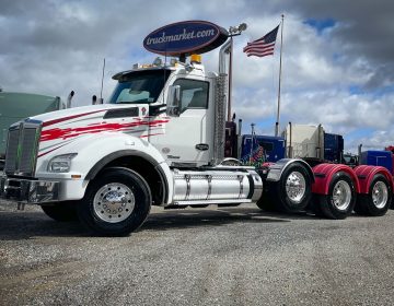 2018 Kenworth T880 Tri Axle Daycab 222590