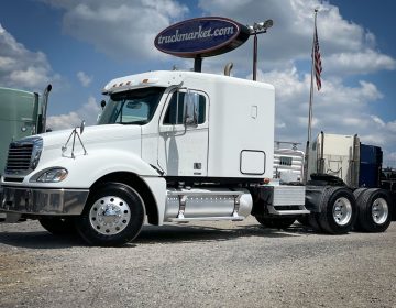2009 Freightliner Columbia Sleeper Ad8532