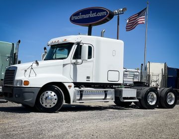 2004 Freightliner Century Sleeper N13241