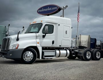 2009 Freightliner Cascadia Sleeper Am8900