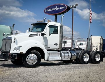 2015 Kenworth T880 Daycab 472103