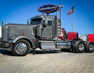 2022 Kenworth W900l Daycab 124379