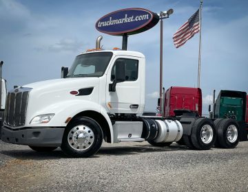2014 Peterbilt 579 Daycab 226800