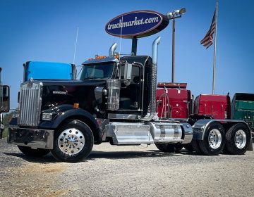 2023 Kenworth W900l Daycab 228100