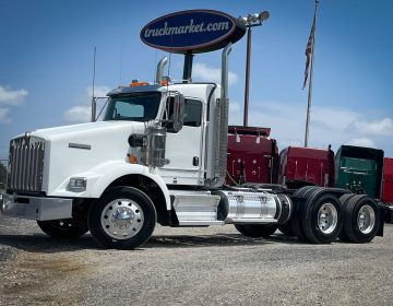 2020 Kenworth T800 Daycab 388053