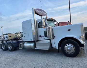 2022 Peterbilt 389 Sleeper 830418