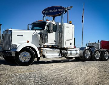 2012 Kenworth W900l Tri Axle Sleeper 322355