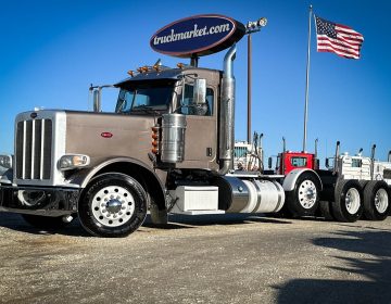 2018 Peterbilt 389 Tri Axle Daycab 499567