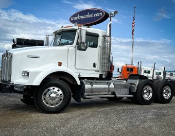 2005 Kenworth T800 Daycab 108059