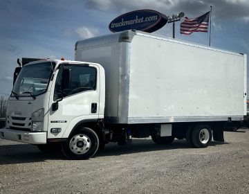 2016 Isuzu Box Truck F00412
