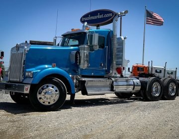 2019 Kenworth W900l Daycab 239480
