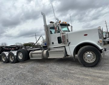2021 Peterbilt 389 Tri Axle Daycab 741144