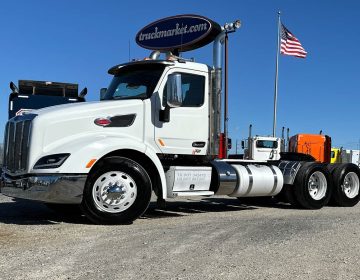2017 Peterbilt 579 Daycab 392021