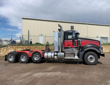2015 Mack Titan Tri Axle Daycab 001641