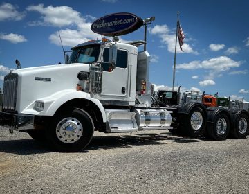 2018 Kenworth T800 Tri Axle Daycab Glider Kit 211244