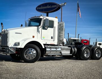 2014 Kenworth T800 Daycab 410042