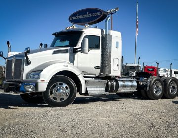 2021 Kenworth T880 Sleeper 460305