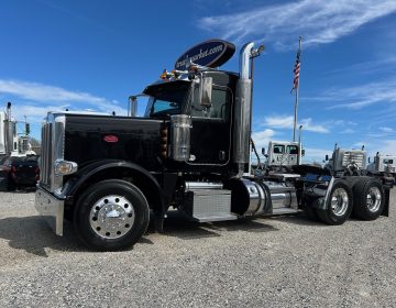 2020 Peterbilt 389 Daycab 665681