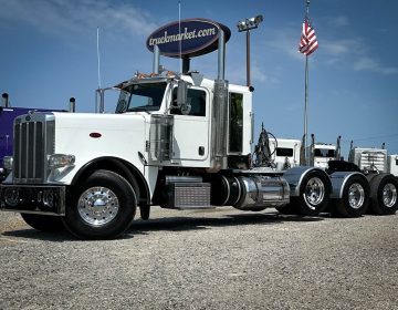 2012 Peterbilt 388 Tri Axle Daycab 172841