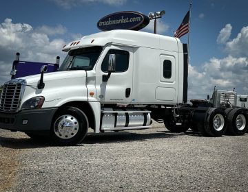 2016 Freightliner Cascadia Sleeper Gr9919
