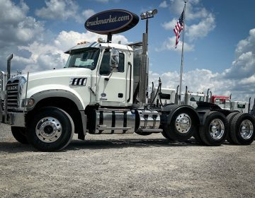 2020 MACK GRANITE TRI AXLE DAYCAB 019263